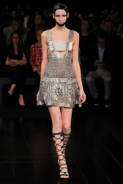 Look 24